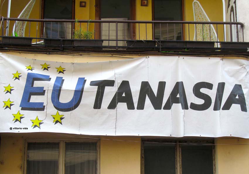 Cartell penjant demanant la legalitat de l'eutanàsia